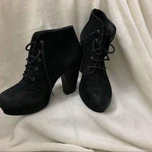 STEVE MADDEN RASPY SIZE 8 BOOTIE